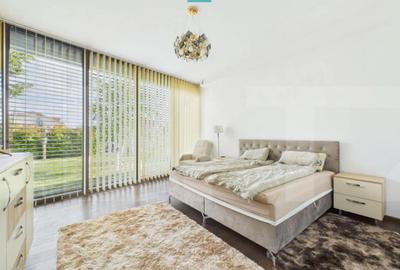 Casă cu 5 camere cu Teren 1423 Mp în Săcălaz