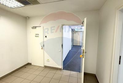 Spațiu comercial, de 330 mp, în Central - 8