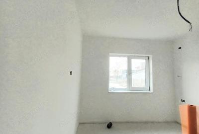 Casă cu 3 camere cu Canalizare în Dumbrăvița