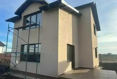 Casă cu 3 camere cu Teren 300 Mp în Vest - 2