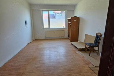 Spațiu comercial, de 45 mp, în Săveni - 1