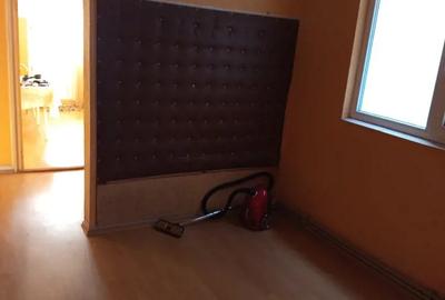 Vand apartament trei camere sau schimb cu apartament cu o camera etajul 1 sau parter - 1