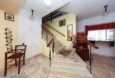 Casă individuală cu 11 camere cu Canalizare în Bran - 16