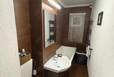 Apartament cu 2 camere semidecomandat în Km 4 - 5