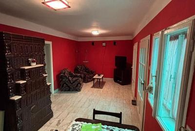 Casă cu 4 camere în Central - 2