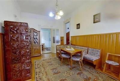 Poveste saseasca la umbra vitei de vie, cu crama si gradina cu flori, Central Co - 11