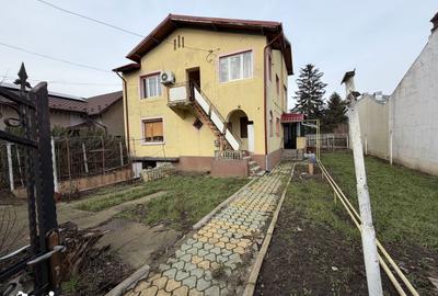 Casă cu 6 camere cu Teren 395 Mp în Central