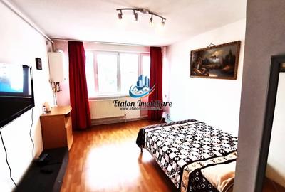 Garsonieră decomandată în Central