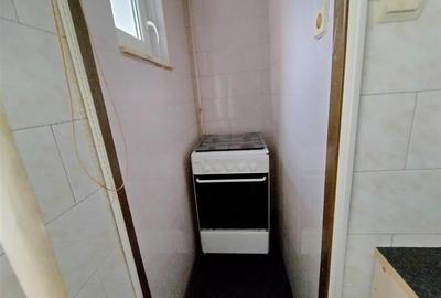 Apartament cu 3 camere situat in Tractorul - 9