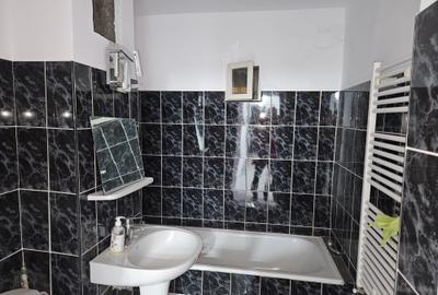 De vanzare apartament cu trei camere , zona Lipovei - 2