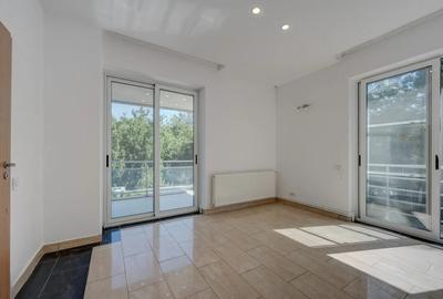 Apartament cu 4 camere decomandat în Primăverii - 2