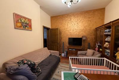 Apartament 4 camere,decomandat,etaj 1 + curte privata,zona ultracentrală Apartament 4 camere,decomandat,etaj 1 + curte privata,zona ultracentrală - 3