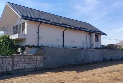 Casă cu 10 camere cu Teren 500 Mp în Năvodari - 2