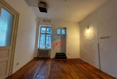 Spațiu comercial, de 225 mp, în Central - 3