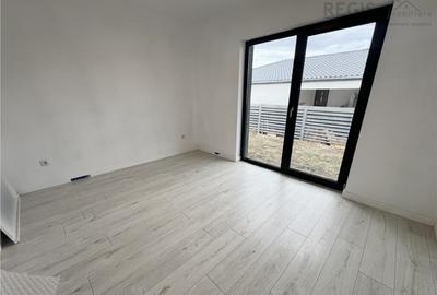 Casă cu 4 camere cu Canalizare în Cristian - 23