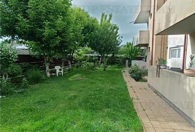 Apartament  de vanzare 4 camere si curte/ Domnesti - 13