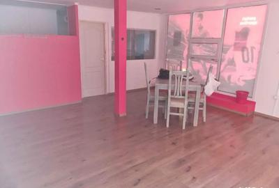 Spațiu comercial, de 40 mp, în Central - 3