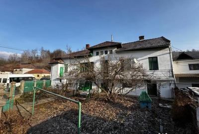 Casă cu 7 camere cu Teren 400 Mp în Zlatna - 2