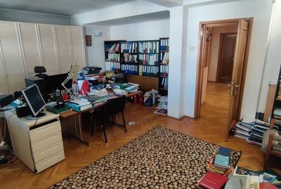 Casă cu 10 camere cu Teren 192 Mp în Colentina - 15