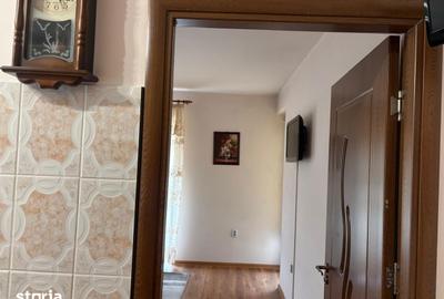 Apartament cu 2 camere decomandat în Tractorul - 12
