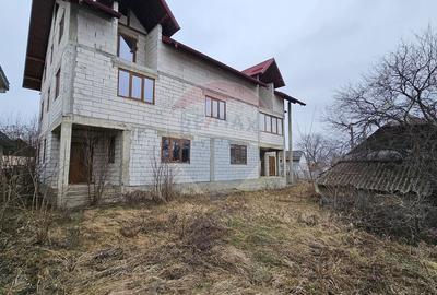 Casă / Vilă cu 12 camere, teren intravilan de 2869mp în Siminicea, SV - 31