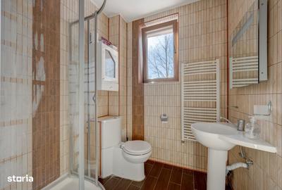 Casă cu 7 camere cu Teren 300 Mp în Ghencea - 6