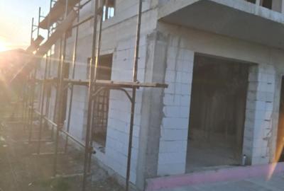 Casă cu Teren 490 Mp în Central