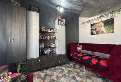Apartament cu 3 camere semidecomandat, mobilat în Vișani - 1