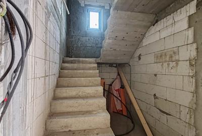 Casă individuală cu 4 camere cu Canalizare în Central - 6