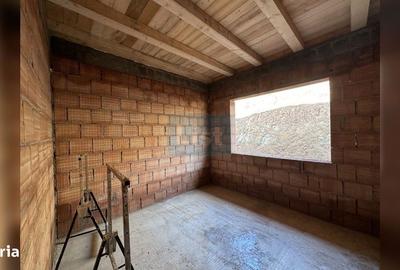 Casă cu 4 camere cu Teren 2000 Mp în Baciu - 1