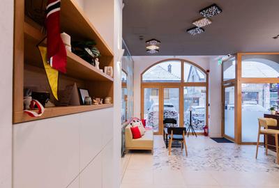 Spațiu comercial, de 930 mp, în Central - 8