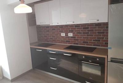Apartament cu 3 camere semidecomandat în Tătărași