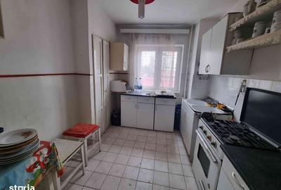 Apartament cu 3 camere decomandat în Dacia - 2