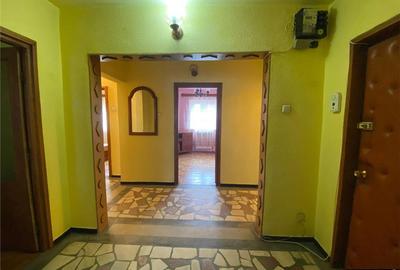 Apartament cu 4 camere decomandat în Fălticeni - 4