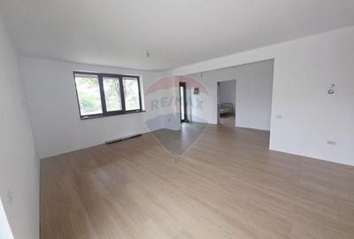 Casă individuală cu 4 camere cu Teren 6110 Mp în Girov - 3