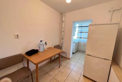 Apartament cu 3 camere decomandat în Sărari - 3