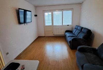 Apartament cu 3 camere decomandat în Casa de Cultură