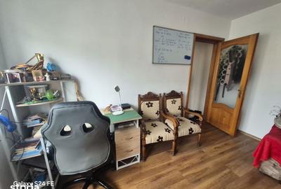 Apartament cu 3 camere decomandat în Dărmănești - 6
