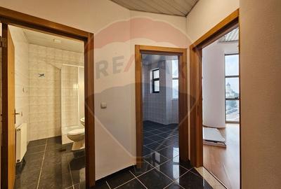 Spatiu 58.4 mp etaj 3, str Piata Revolutiei - 3