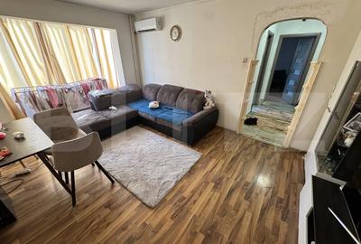 Apartament cu 3 camere semidecomandat, mobilat în Podu Roș