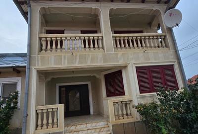 Casă cu 8 camere în Nord-Est