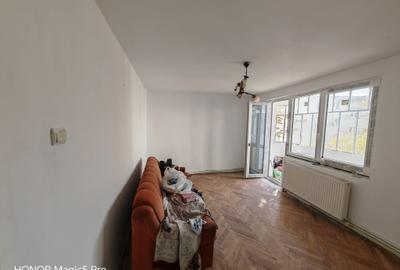 Apartament cu 3 camere decomandat în Orizont - 2