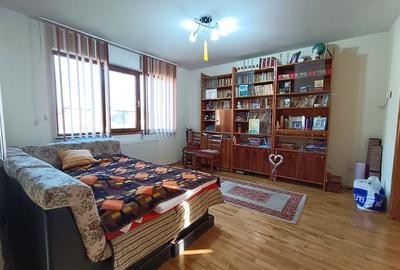 Casă individuală cu 3 camere cu Canalizare în Central - 3