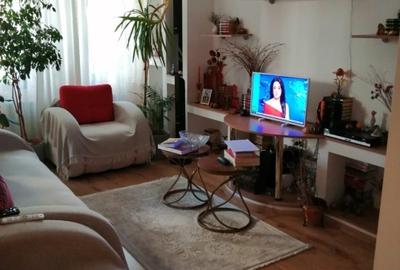 Apartament cu 3 camere decomandat în Far - 3