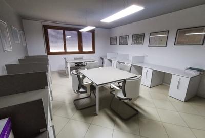Birou, 42 mp în Central