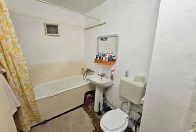 Apartament cu 3 camere decomandat în Micro IV