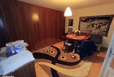 Casă cu 4 camere în Central - 2