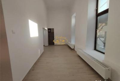 Spațiu comercial, de 72 mp, în Central - 9