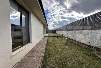 Casă cu 4 camere cu Teren 500 Mp în Corușu - 2