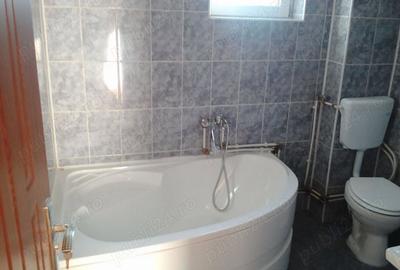 Casă cu 5 camere cu Teren 2000 Mp în Dobroteasa - 4